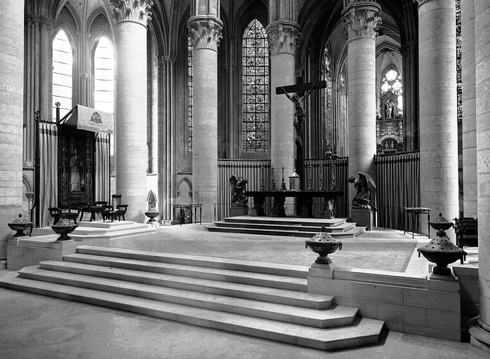 Choeur, ensemble de l'hémicycle : nouvel aménagement