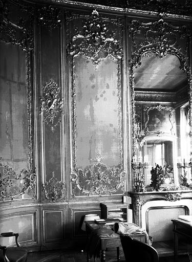 Salon : boiseries, côté cheminée