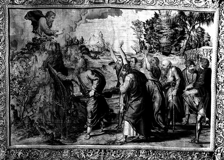 Tapisserie des ateliers de Bruxelles, Histoire de Moïse : Moïse  frappant le rocher d'Horeb