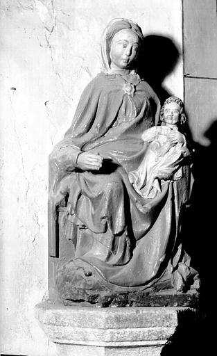 Statue en pierre polychromée du croisillon sud : Vierge à l'Enfant