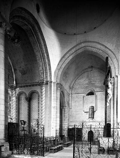 Eglise : intérieur de la croisée vers le nord-ouest