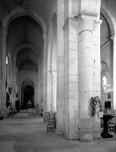 Eglise : intérieur du collatéral nord vers l'est