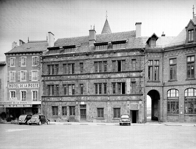 Façade sur rue, éclairage du jour