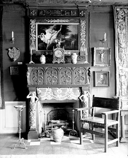 Cheminée Renaissance en bois sculpté peint et toile de l'école de  Rubens, salle des Consuls