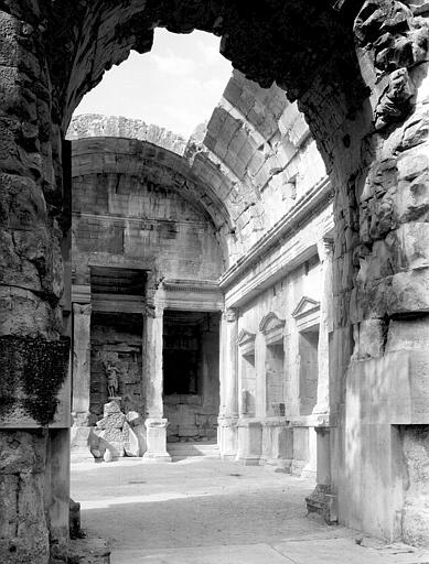 Temple de Diane : intérieur