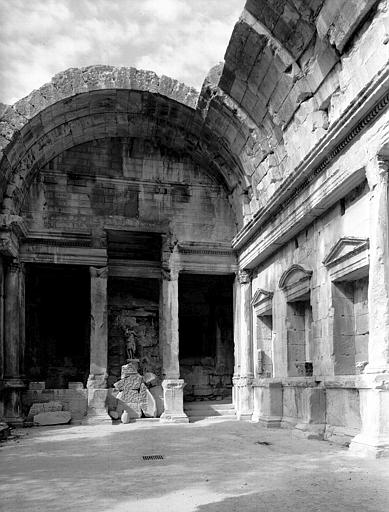 Temple de Diane : intérieur