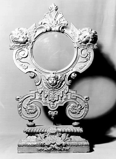 Monstrance reliquaire en bois sculpté et doré - © Ministère de la Culture (France), Médiathèque du patrimoine et de la photographie, diffusion RMN-GP
