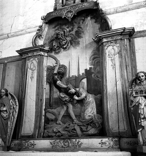 Retable de bois sculpté