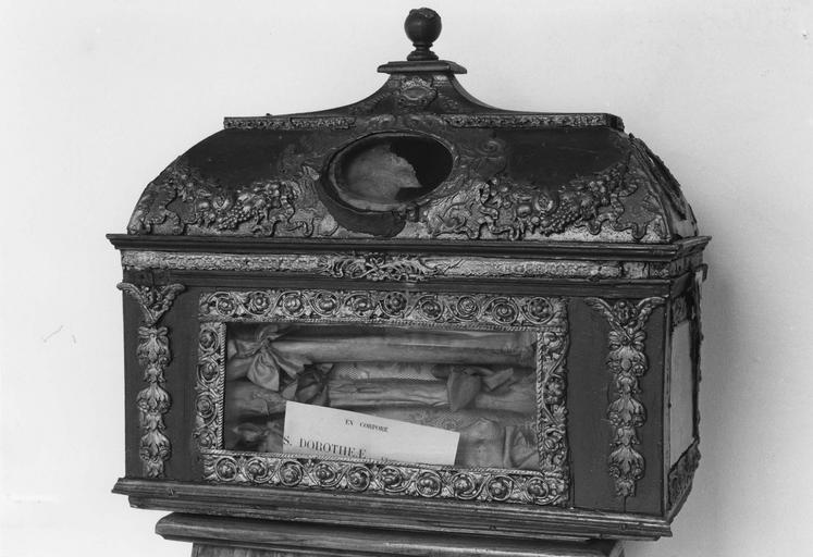châsse reliquaire de sainte Dorothée, avers - © Ministère de la Culture (France), Médiathèque du patrimoine et de la photographie (objets mobiliers), tous droits réservés
