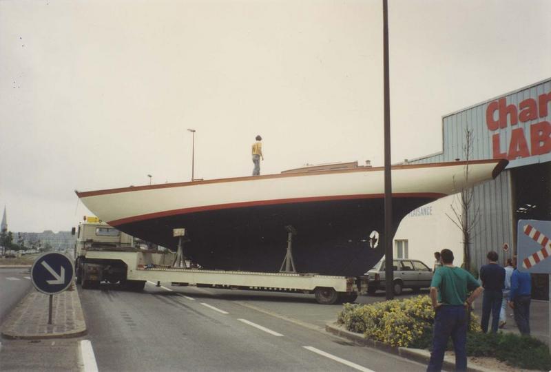 bateau de croisière (ketch) yacht à voiles, dit Khayyam, vue générale