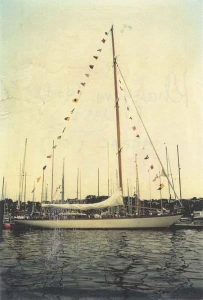 bateau de croisière (ketch) yacht à voiles, dit Khayyam, vue générale
