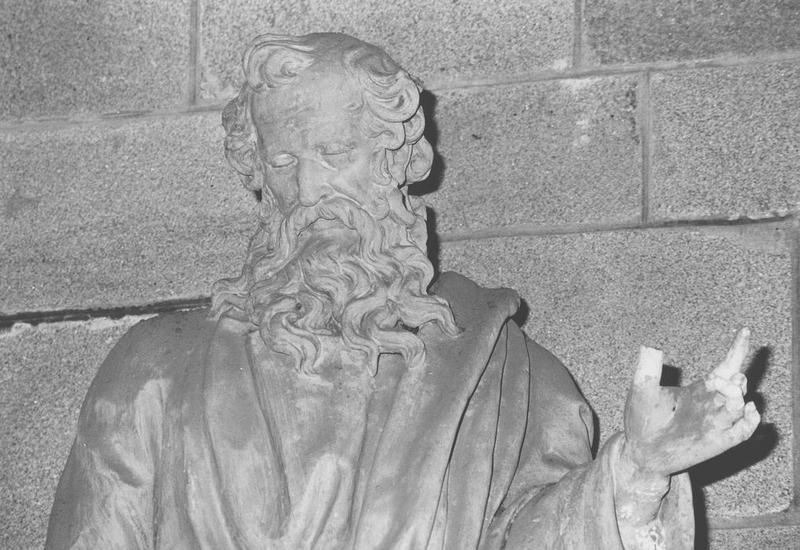 statue : saint Mathieu, vue partielle