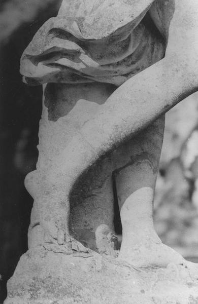 statue  : nymphe, détail