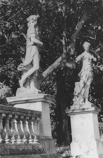 statues  : nymphes, vue générale
