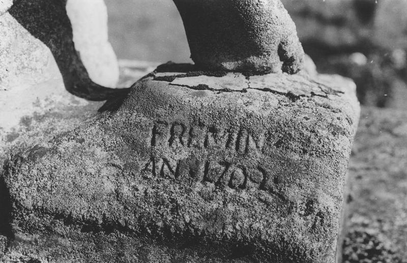 statue  : nymphe, détail