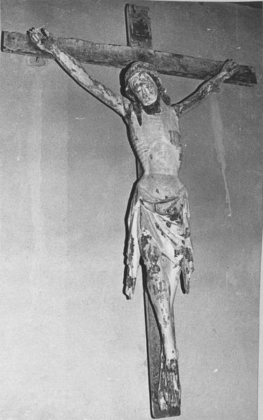 statue : Christ en croix, vue générale