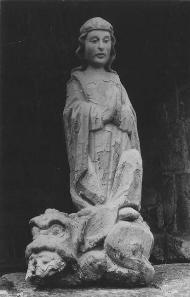 groupe sculpté : sainte Marguerite, vue générale