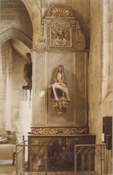 retable secondaire, groupe sculpté : Vierge de pitié, bas-relief : Assomption (l'), vue générale