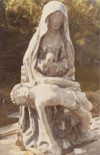 groupe sculpté : Vierge de Pitié, vue générale