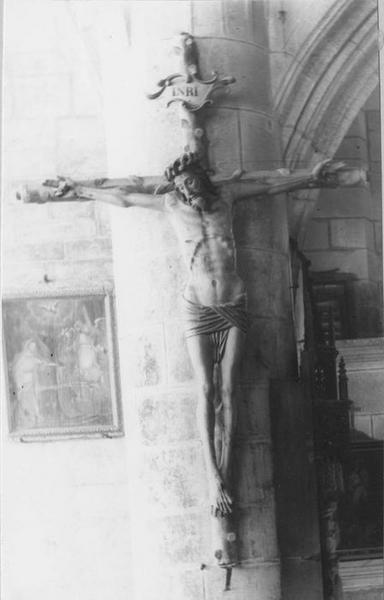 statue : Christ en croix, vue générale - © Ministère de la Culture (France), Médiathèque du patrimoine et de la photographie (objets mobiliers), tous droits réservés