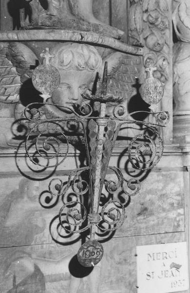 porte-cierges du maître-autel, vue générale