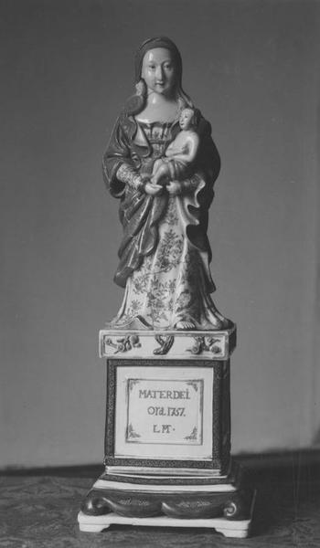 statue : Vierge à l'enfant, vue générale - © Ministère de la Culture (France), Médiathèque du patrimoine et de la photographie (objets mobiliers), tous droits réservés