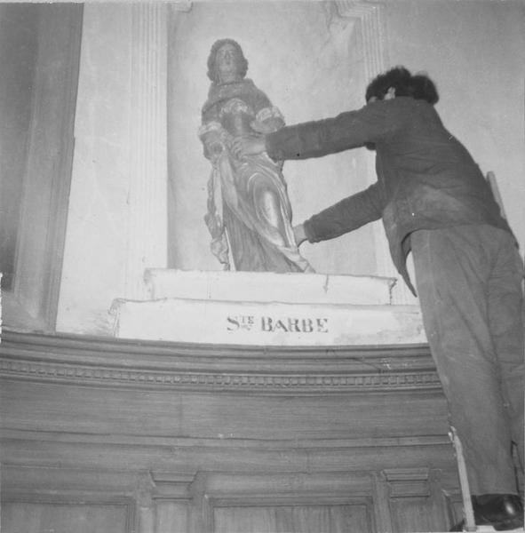 statue : sainte Barbe, vue générale