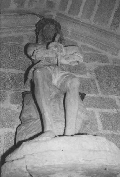 statue : Christ de pitié, vue générale