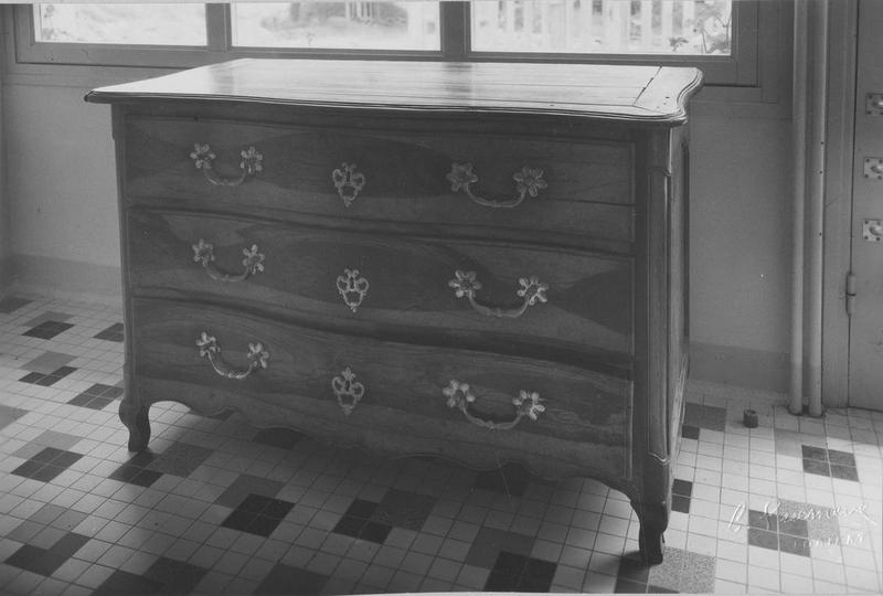 commode, vue générale - © Ministère de la Culture (France), Médiathèque du patrimoine et de la photographie (objets mobiliers), tous droits réservés