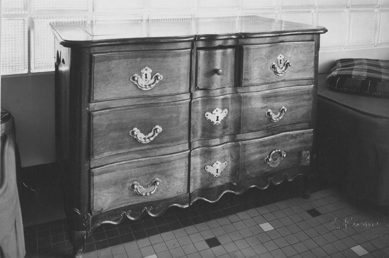 commode, vue générale - © Ministère de la Culture (France), Médiathèque du patrimoine et de la photographie (objets mobiliers), tous droits réservés