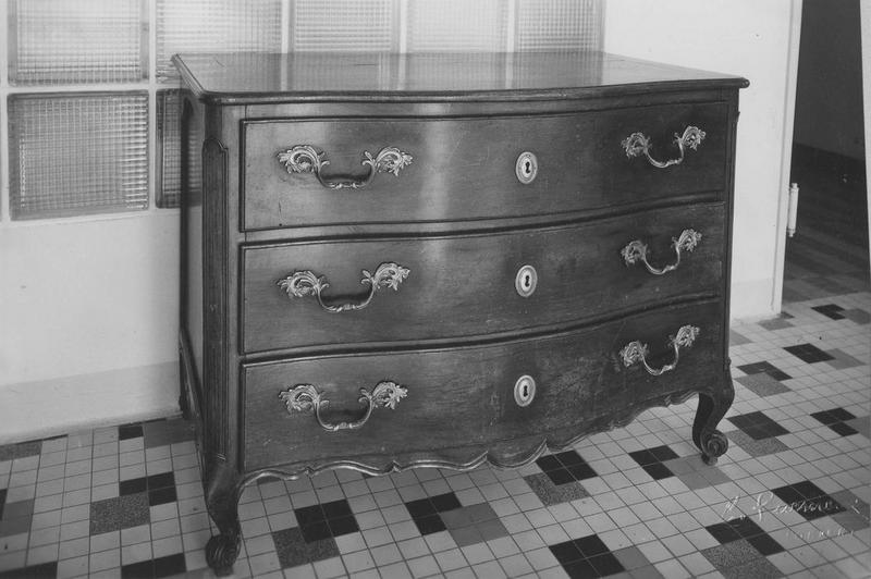 commode, vue générale - © Ministère de la Culture (France), Médiathèque du patrimoine et de la photographie (objets mobiliers), tous droits réservés