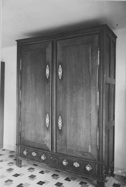 armoire, vue générale - © Ministère de la Culture (France), Médiathèque du patrimoine et de la photographie (objets mobiliers), tous droits réservés