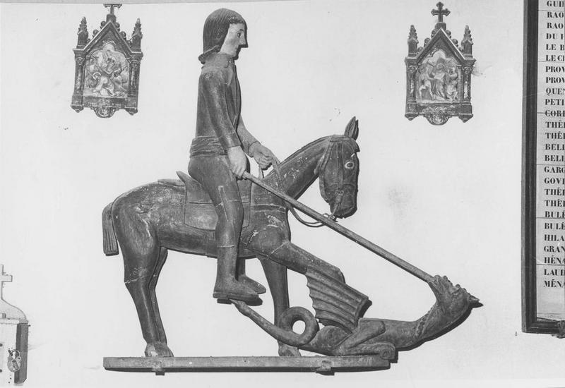 groupe sculpté : saint Georges terrassant le dragon, vue générale