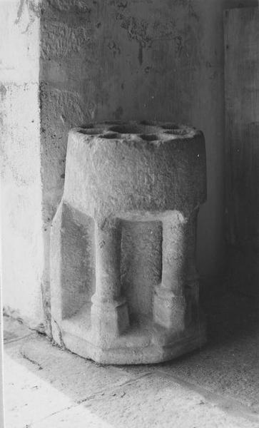 bénitier, vue générale - © Ministère de la Culture (France), Médiathèque du patrimoine et de la photographie (objets mobiliers), tous droits réservés