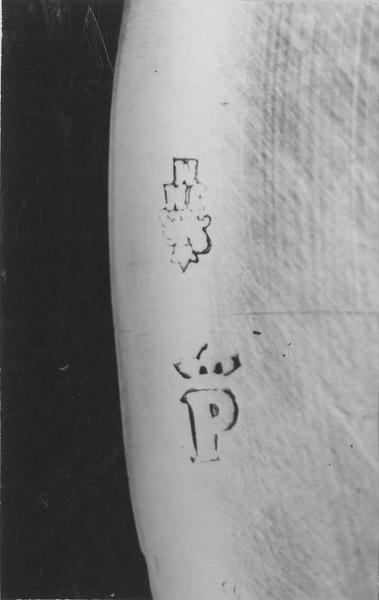 patène, détail des poinçons - © Ministère de la Culture (France), Médiathèque du patrimoine et de la photographie (objets mobiliers), tous droits réservés