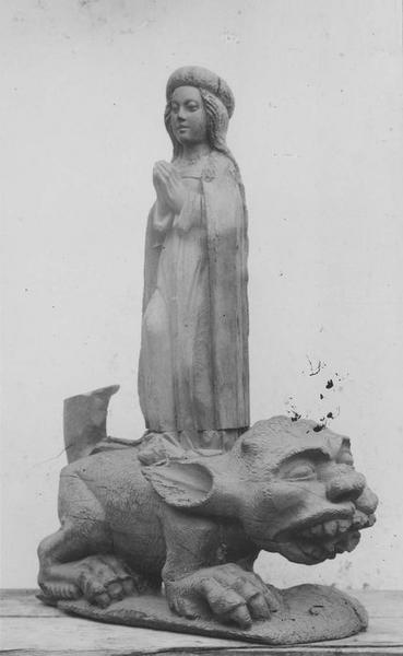 groupe sculpté : sainte Marguerite terrassant le dragon, vu egénérale - © Ministère de la Culture (France), Médiathèque du patrimoine et de la photographie (objets mobiliers), tous droits réservés