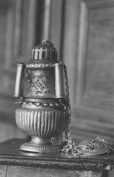 encensoir, vue générale - © Ministère de la Culture (France), Médiathèque du patrimoine et de la photographie (objets mobiliers), tous droits réservés