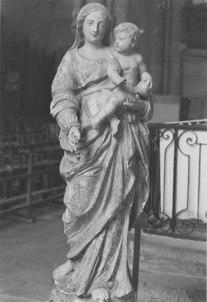 statue : Vierge à l'enfant, vue générale - © Ministère de la Culture (France), Médiathèque du patrimoine et de la photographie (objets mobiliers), tous droits réservés