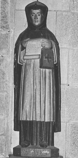 statue : saint Yves, vue générale