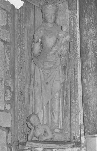 groupe sculpté : Vierge à l'enfant foulant une Eve serpent (la), vue générale - © Ministère de la Culture (France), Médiathèque du patrimoine et de la photographie (objets mobiliers), tous droits réservés