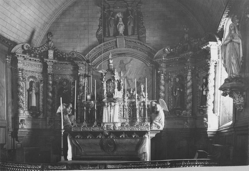 autel, retable, lambris de revêtement, tableau, statues (4) (maître-autel) : Résurrection (la), saint Patern, saint Pierre, saint Paul, saint Cado, vue générale - © Ministère de la Culture (France), Médiathèque du patrimoine et de la photographie (objets mobiliers), tous droits réservés