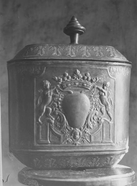 fontaine de sacristie, vue générale - © Ministère de la Culture (France), Médiathèque du patrimoine et de la photographie (objets mobiliers), tous droits réservés