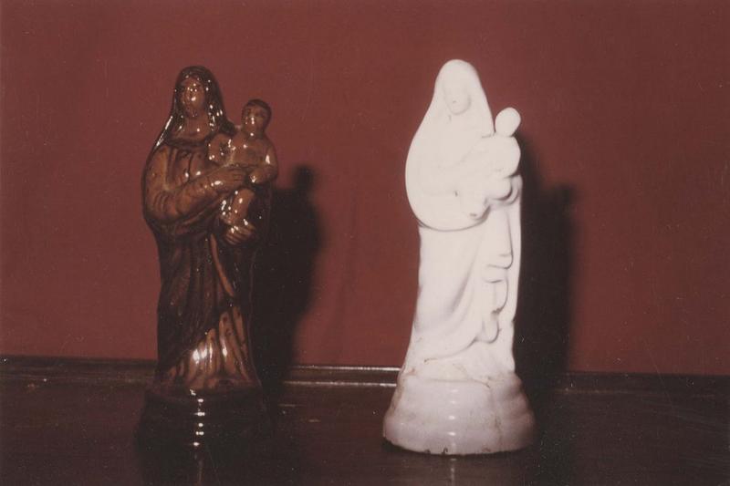 statue : Vierge à l'enfant, vue générale