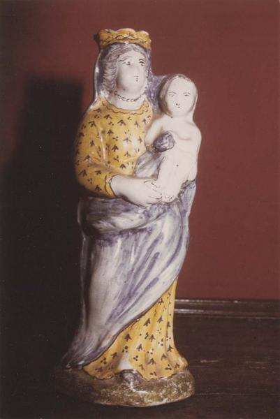 statue (statuette) : Vierge à l'enfant, vue générale