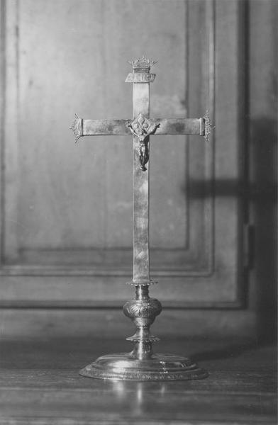 croix (crucifix) : Christ en croix, vue générale - © Ministère de la Culture (France), Médiathèque du patrimoine et de la photographie (objets mobiliers), tous droits réservés