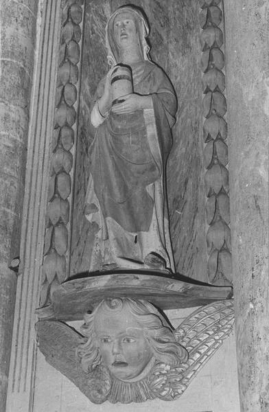 statue : sainte Marthe, vue générale