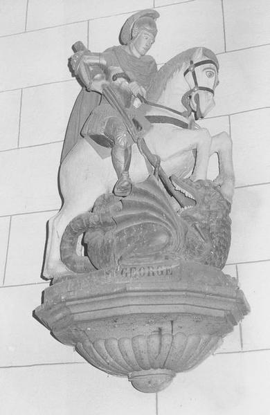 groupe sculpté : saint Georges et le dragon, vue générale
