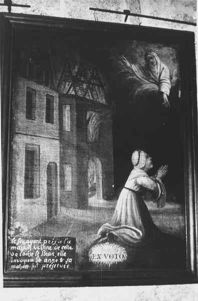tableau, ex-voto dédié à sainte Anne : Incendie de la maison de Louise le bras (l'), vue générale