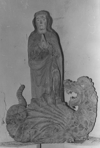 Groupe sculpté : sainte Marguerite