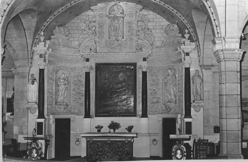 ensemble (retable, groupe sculpté, 2 statues, 3 tableaux, 2 portes), vue générale - © Ministère de la Culture (France), Médiathèque du patrimoine et de la photographie (objets mobiliers), tous droits réservés